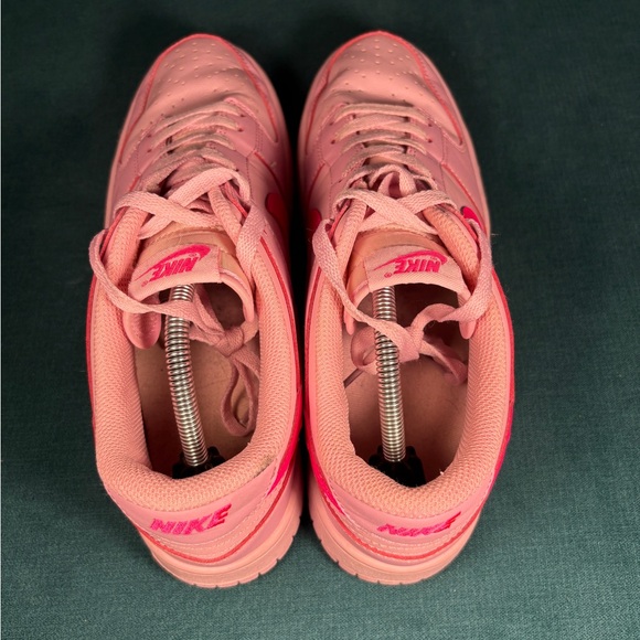 Nike Dunk Low Pink Leather Men’s Size 11 Hot Pink Swoosh DH9756-600 - Picture 6 of 8